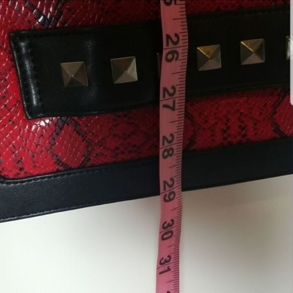 JL Womens Red & Black Snakeskin Embosse‎ Medium Crossbody Bag - New - Picture 2 of 12